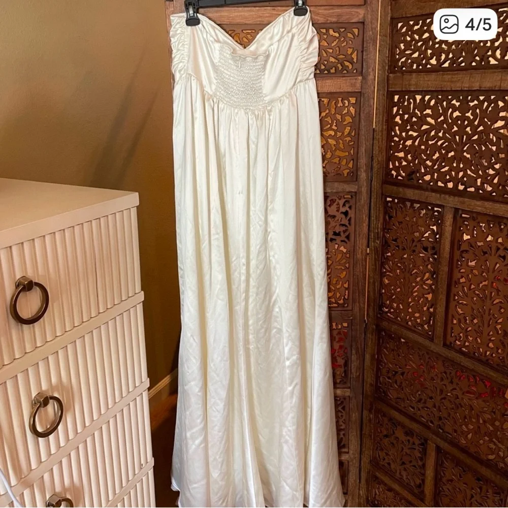 NWT Reformation Gabbie Silk Dress Gown Ivory White Size 4 - Picture 2 of 10